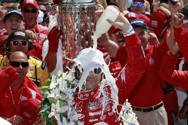 Siegermilch - Vielleicht die bekannteste Indy-Tradition: 1936 trank Sieger Louis Meyer in der Victory Lane ein Glas Buttermilch - und hatte wohl keine Ahnung, was er damit auslöste. Seit 1956 ist dieses Ritual (auch dank der entsprechenden Sponsoren) aus Indianapolis nicht mehr wegzudenken. Siegermilch - Vielleicht die bekannteste Indy-Tradition: 1936 trank Sieger Louis Meyer in der Victory Lane ein Glas Buttermilch - und hatte wohl keine Ahnung, was er damit auslöste. Seit 1956 ist dieses Ritual (auch dank der entsprechenden Sponsoren) aus Indianapolis nicht mehr wegzudenken.