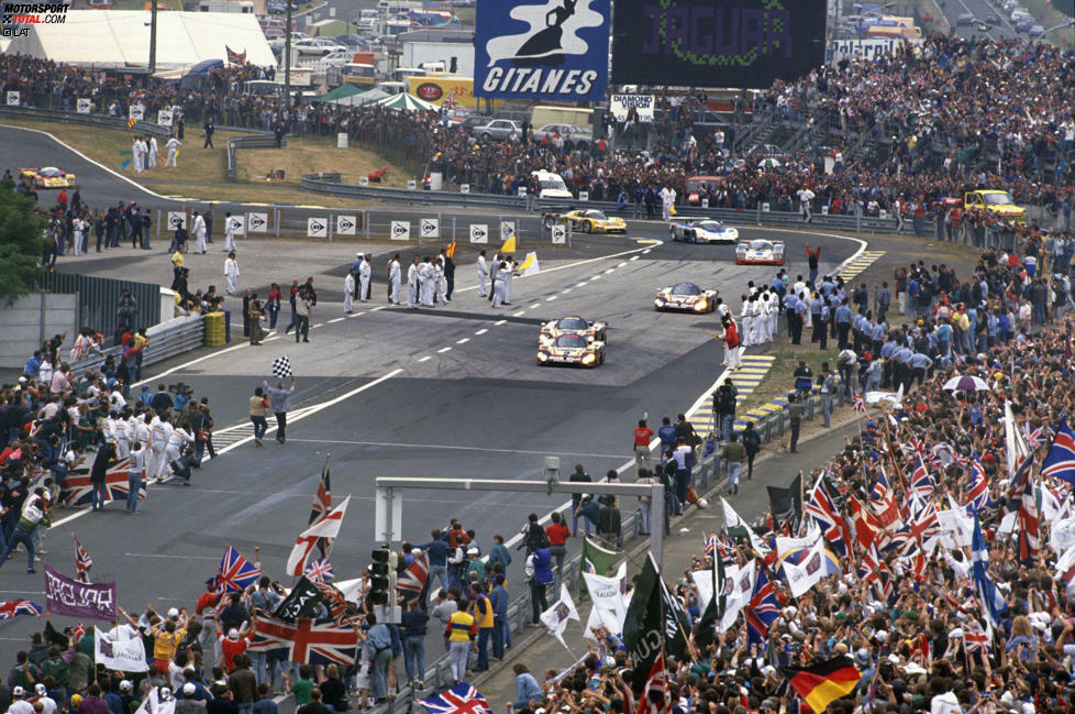 2. 24 Stunden von Le Mans 1988: 31 Jahre nach dem letzten Triumph an der Sarthe ist es wieder soweit. Zwar geht Porsche nach sieben Siegen in Folge als Favorit in das Rennen und startet auch von eins, zwei und drei, doch Jaguar bleibt vor allem mit Jan Lammers, Johnny Dumfries und Andy Wallace beharrlich und knackt die Dominanz im Rennen.