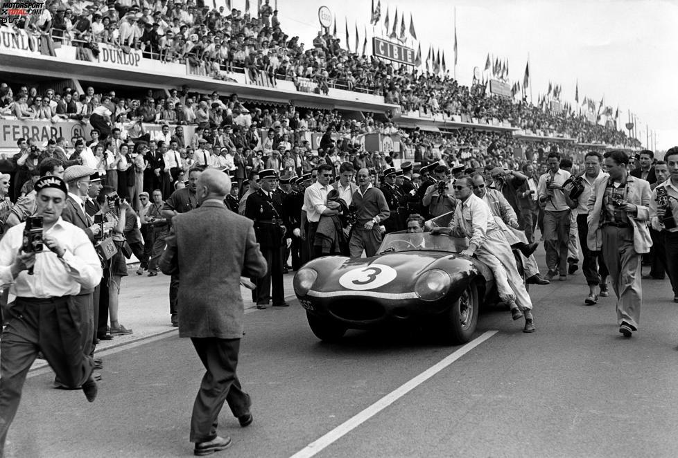 3. 24 Stunden von Le Mans 1957: Nach dem werksseitigen Rückzug müssen Privatiers die Jaguar-Fahne hochhalten - und das mit dem drei Jahre alten D-Type, der mit Maserati und Ferrari nicht mithalten kann. Doch im Gegensatz zur Konkurrenz halten die Jaguars durch und belegen die beeindruckenden Ränge eins, zwei, drei, vier und sechs!