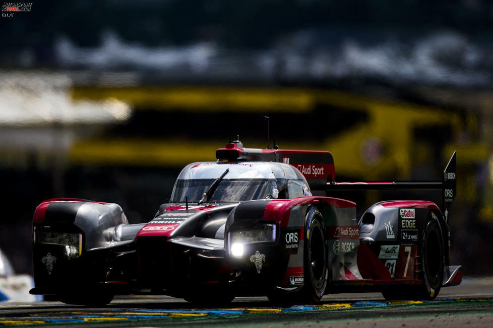 Unterdessen hat auch Audi erste Federn gelassen. Das Auto von Lotterer/Fässler/Treluyer landet früh mit Defekt in der Garage, insgesamt können die Ingolstädter das hohe Tempo nie wirklich mitgehen.