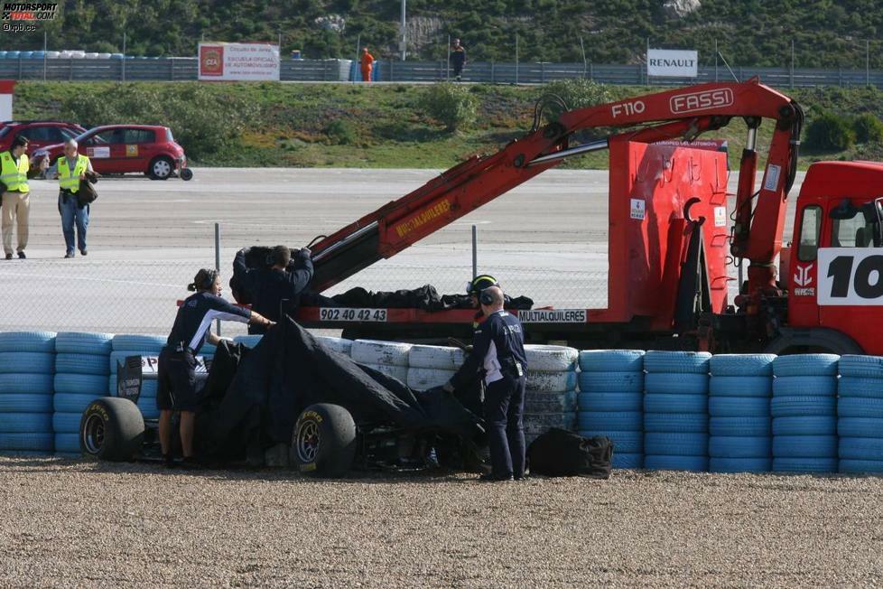 Testfahrten in Spanien (2011): Der erste Maldonado-Crash in der Formel 1 überhaupt.