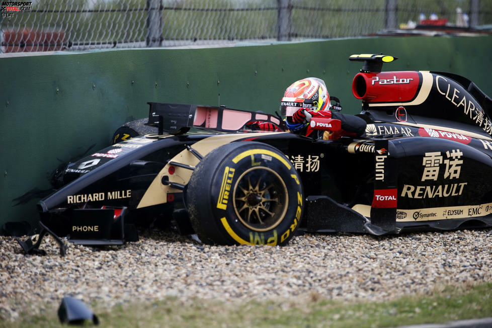 China-Grand-Prix (2014): Abflug und Einschlag in der Boxeneinfahrt.