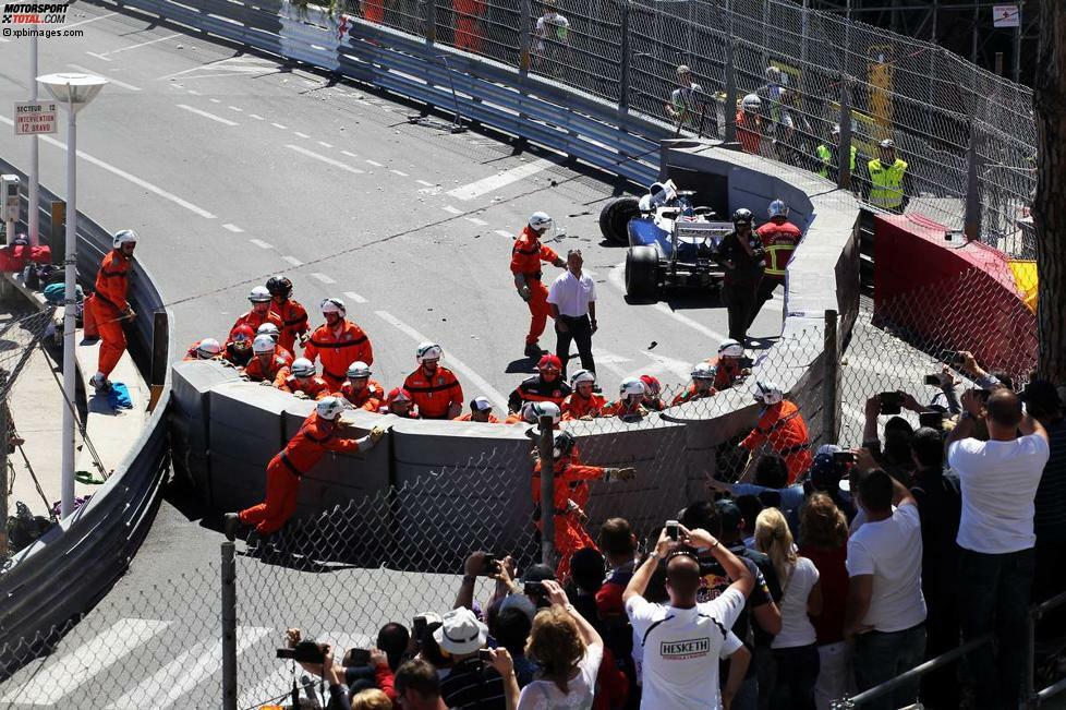 Monaco-Grand-Prix (2013): Schlägt nach einer Kollision mit Max Chilton in den Fangzaun eingangs der Schwimmbad-Passage ein...