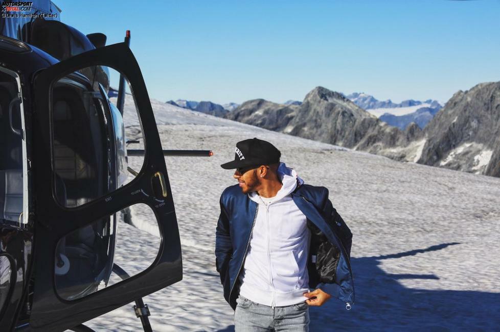 Neuseeland ist kein gutes Pflaster für Lewis Hamilton. Golfen auf dem Gletscher mag ja noch seiner inneren Ruhe dienen, Selfies auf dem Motorrad aber eher nicht. Das bringt Ärger mit der Polizei, weiß der Weltmeister jetzt.