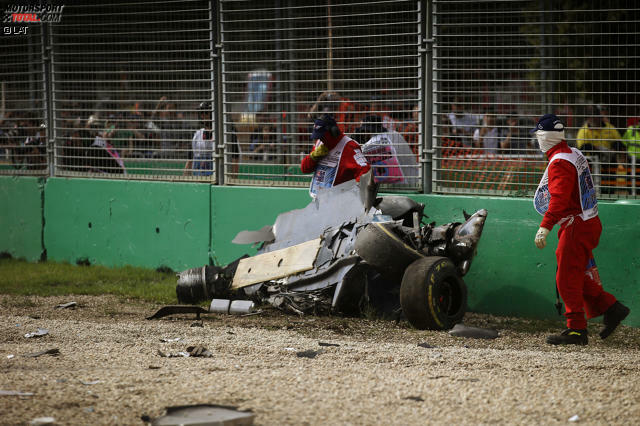 In Runde 17 des Saisonauftakts hält die Formel den Atem an: Von Fernando Alonsos McLaren ist nur noch Schrott übrig. Doch was ist passiert?