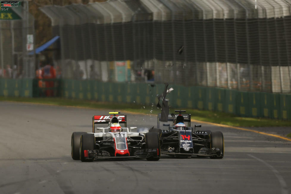 Der Crash in der dramatischen Chronologie: Alonso versucht, vor Kurve 3 den Haas-Piloten Esteban Gutierrez zu überholen. Weil der...