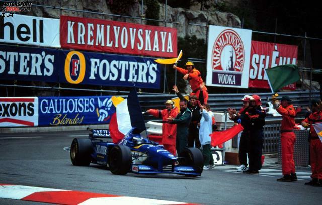 Olivier Panis erlebt am 19. Mai 1996 sein blaues Wunder in seinem blauen Auto. Wir erinnern am 20. Jahrestag des verrückten Monaco-Rennens an einen Grand Prix, bei dem nur drei Autos den Zielstrich überfuhren, kein Mensch mit dem letztendlichen Sieger rechnete und gleich zwei "Michael Schumachers" in der Startaufstellung standen. Olivier Panis erlebt am 19. Mai 1996 sein blaues Wunder in seinem blauen Auto. Wir erinnern am 20. Jahrestag des verrückten Monaco-Rennens an einen Grand Prix, bei dem nur drei Autos den Zielstrich überfuhren, kein Mensch mit dem letztendlichen Sieger rechnete und gleich zwei "Michael Schumachers" in der Startaufstellung standen.