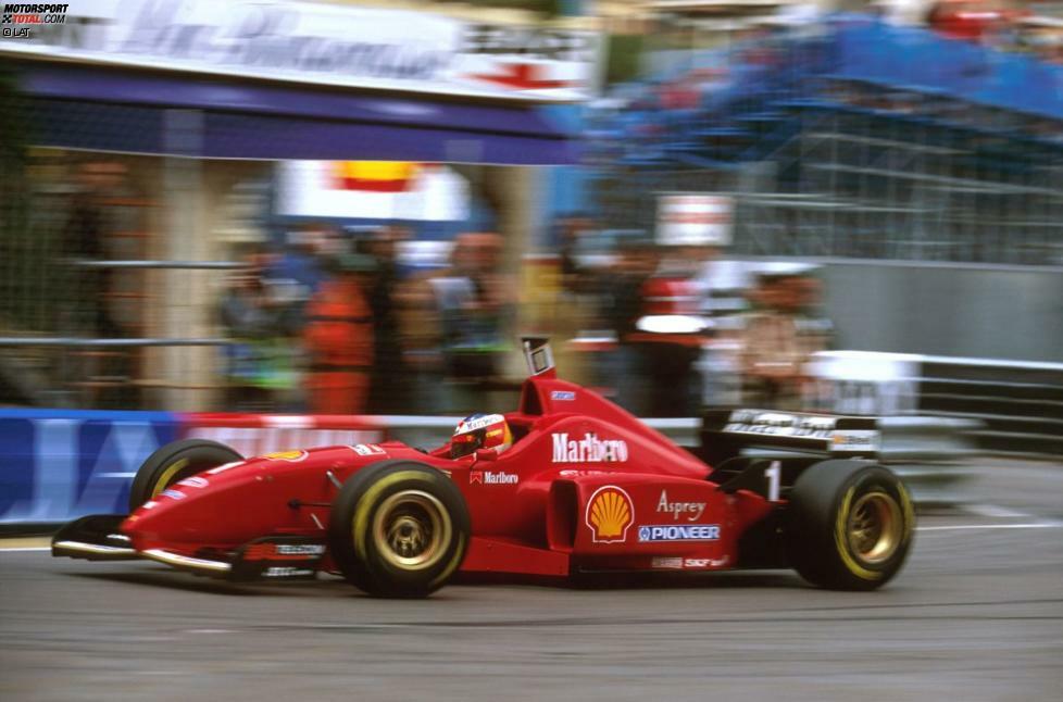 Im Qualifying packt Ferrari alles aus, was aus Maranello an speziellen Teilen für Monaco zu bekommen ist: Michael Schumacher fährt die Pole-Position mit einer sensationellen Bestzeit, die an Ayrton Sennas Runde von 1980 erinnert. Die Formel 1 huldigt ihm an diesem noch trockenen Tag.