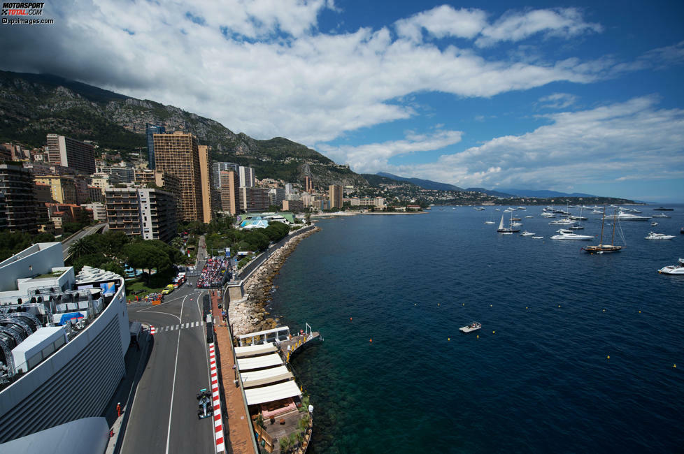 Das Superreichen-Paradies Monaco ist nach der Vatikanstadt der zweitkleinste Staat der Erde - und einer derjenigen mit der höchsten Bevölkerungsdichte. Auf einen Quadratkilometer kommen 18.700 Menschen. Einkommens- und Erbschaftssteuer gibt es nicht. Fast vier Fünftel der Bevölkerung sind Ausländer.