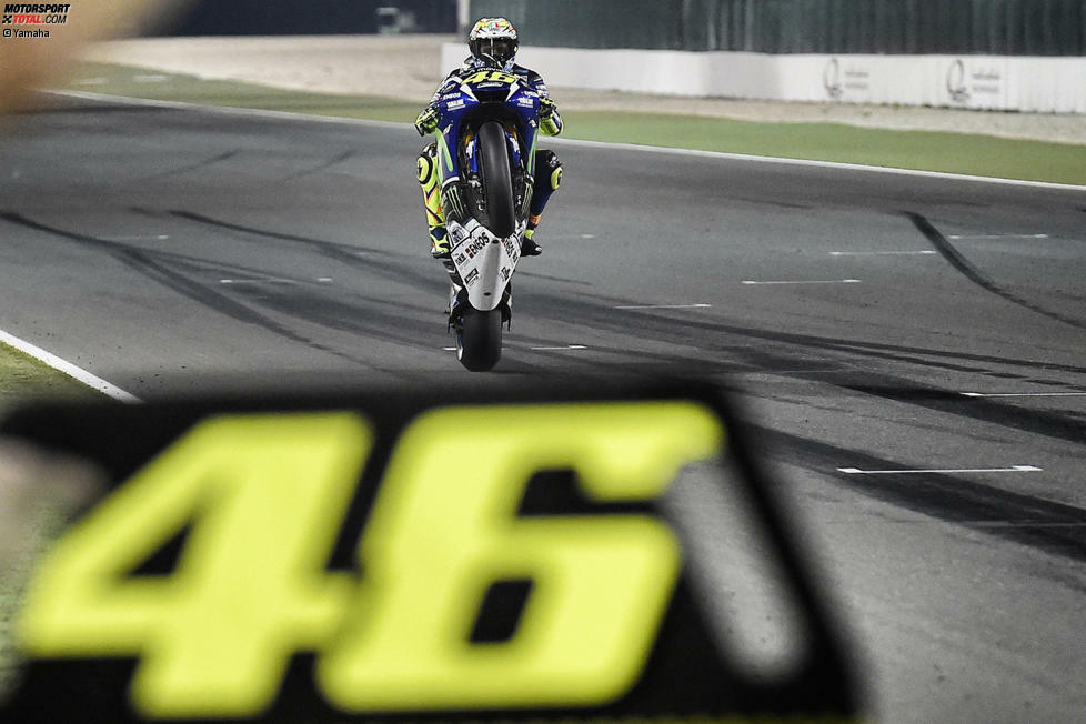 Wenig überraschend glaubt die Mehrheit (50,72 Prozent) der Leser an Valentino Rossi. Sein Sieg im Vorjahr war der Auftakt für sein Comeback an der Spitze. Rossi ist unangefochten der Liebling der Fans. Den Wheelie übte er bereits bei den Testfahrten!