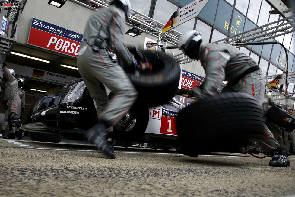 Der schnellste Boxenstopp mit Fahrer- und Reifenwechsel dauerte im Porsche Team 1:22,5 Minuten.