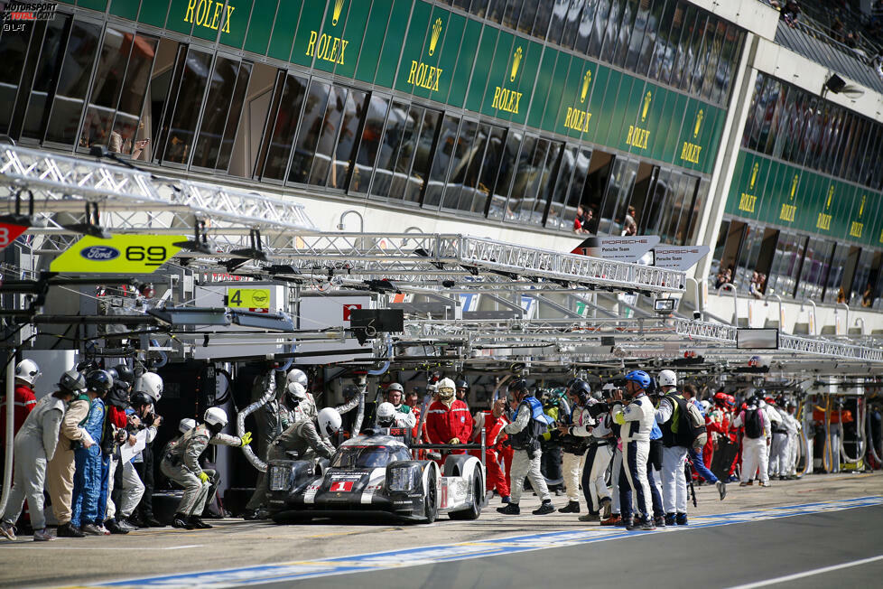 Das Porsche Team erledigte 30 Tankstopps für die Startnummer 2 und 20 für die Startnummer 1.