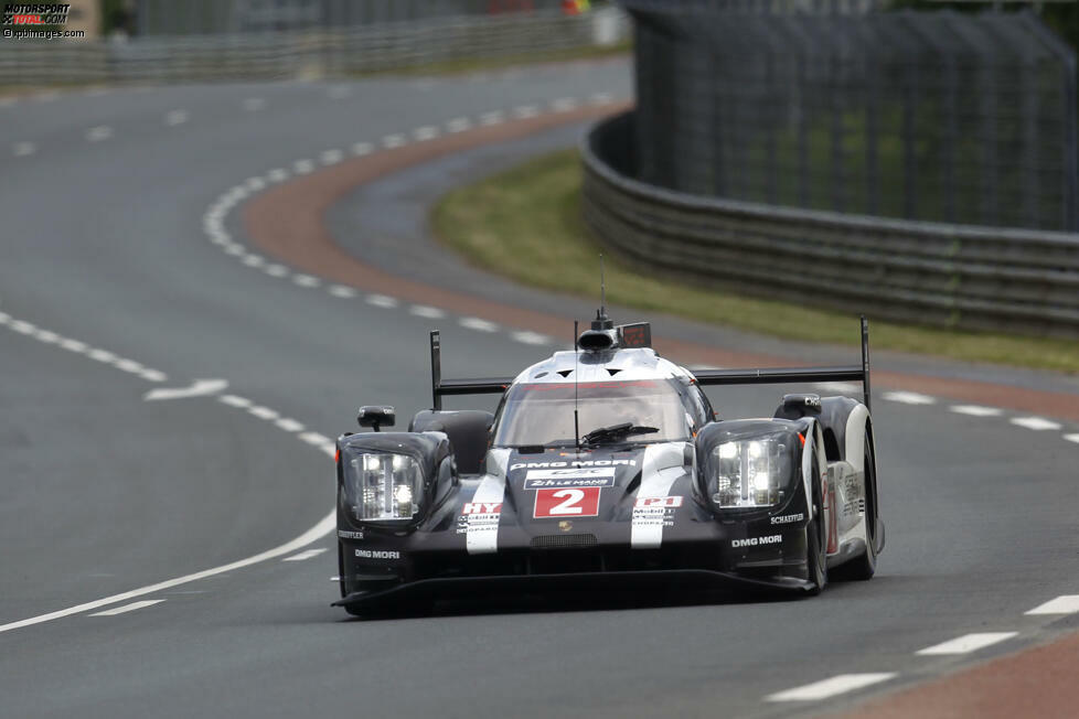 Die Durchschnittsgeschwindigkeit des siegreichen Porsche 919 Hybrid betrug 216,4 km/h.