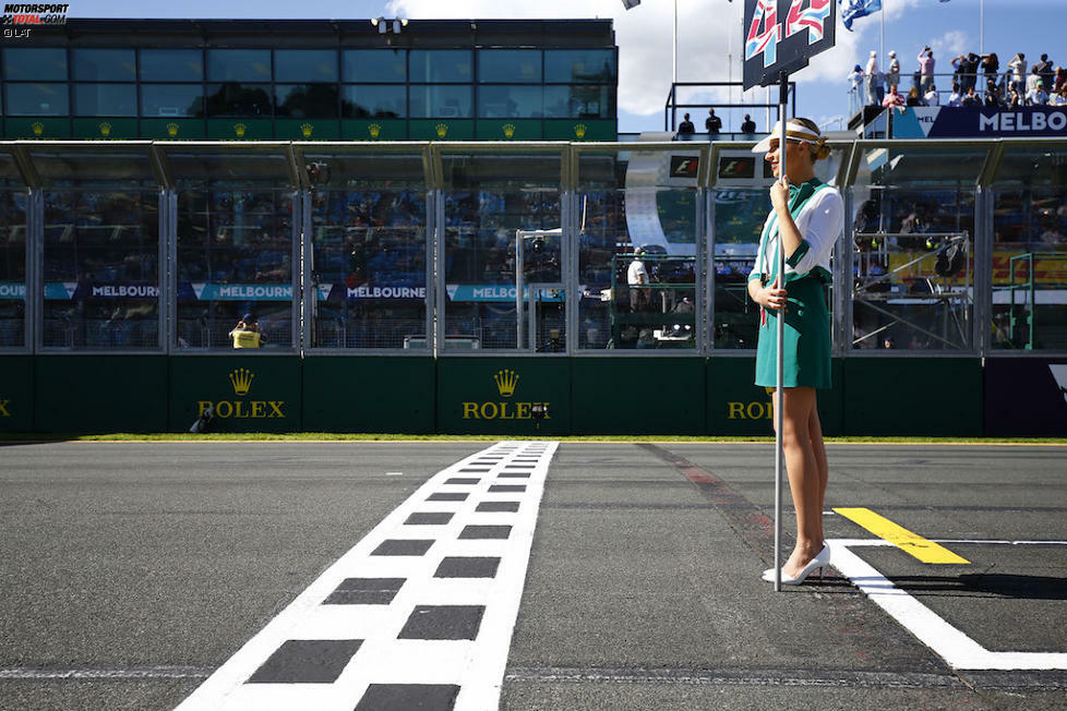 ... jedoch nur sechs Rennen lang. Die Fans haben keine Lust auf das Formel-1-Frühstück und bis zum Saisonende wird wieder auf eine Einzelzeitfahr-Session am Samstag in der umgekehrten Reihenfolge des vorausgegangen Rennens umgestellt.