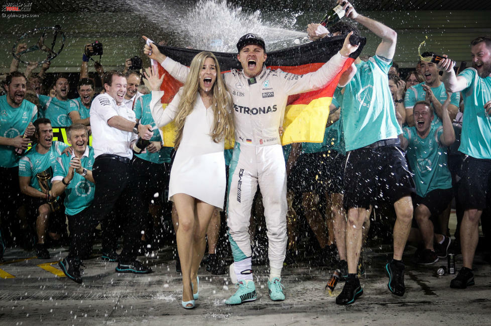 Die Erlösung: In seiner elften Formel-1-Saison holt Rosberg den WM-Titel und verkündet am 2. Dezember 2016 überraschend seinen Rückzug. Die Formel-1-Saison 2017 startet am 26. März ohne den sympathischen Titelverteidiger.