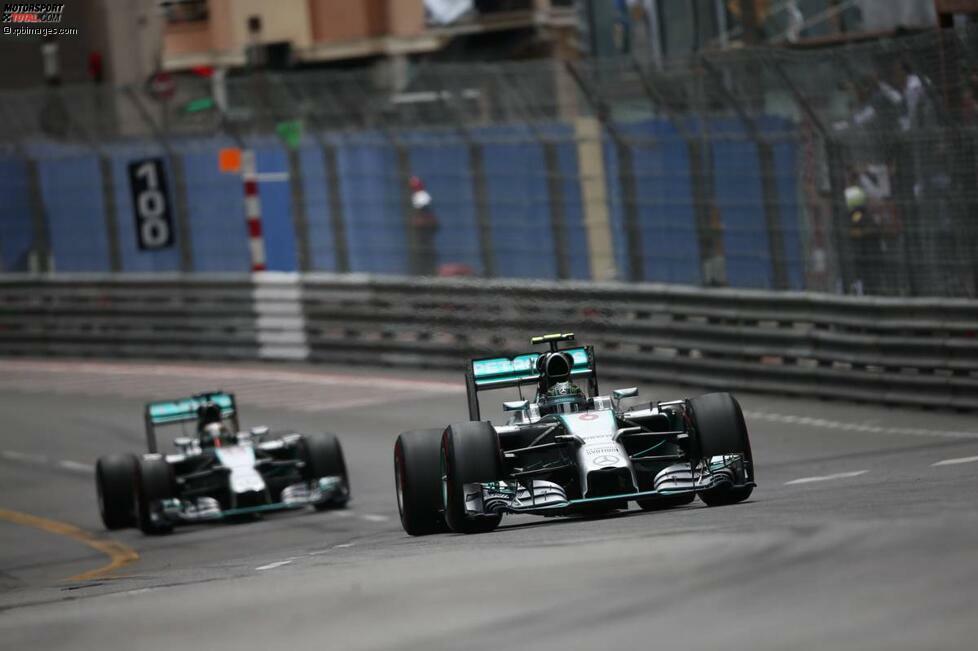 2014 ist der Mercedes endlich das beste Auto und das Stallduell mit Lewis Hamilton um den Titel eskaliert in Monaco: Rosberg verbremst sich im Qualifying in der Mirabeau-Kurve, verursacht gelbe Flaggen und hindert Hamilton somit daran, die Pole zu holen. Erinnerungen an...