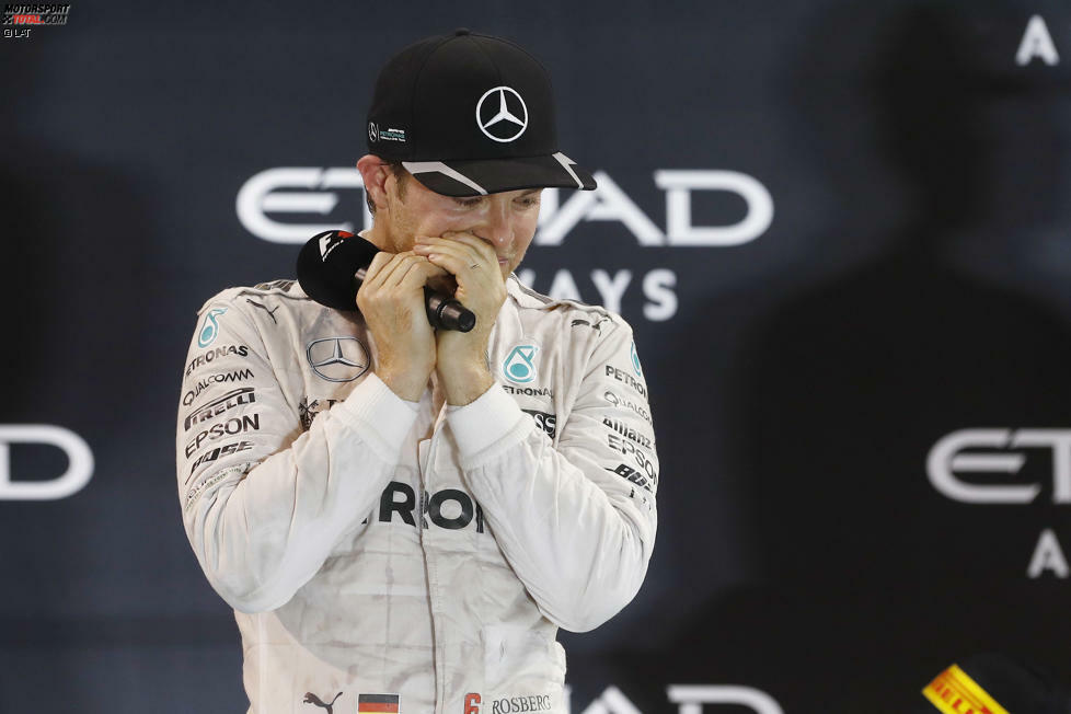 Beim Gedanken an Papa Keke, der überraschend nach Abu Dhabi eingeflogen ist, kommen Rosberg zum ersten Mal die Tränen. Schon als Achtjähriger hat er gesagt: 