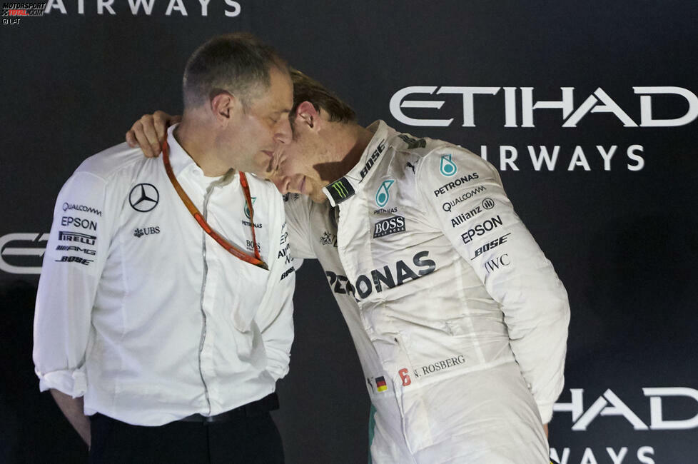 Die nächste emotionale Begegnung, mit Tony Ross, seinem langjährigen Renningenieur. Rosberg hat mit dem Briten schon bei Williams zusammengearbeitet - und ihn beim Wechsel zu Mercedes kurzerhand mitgenommen.