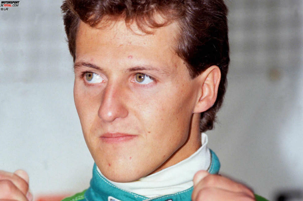 Schumacher bekommt den Job und muss sich mit dem Kurs in Spa vertraut machen. Teamkollege Andrea de Cesaris zeigt ihm die kalte Schulter und kommt einer Bitte Jordans, ihm am Donnerstag vor dem Rennen bei einer Runde in einem Straßen-Pkw die Brems- und Schaltpunkte zu zeigen, nicht nach. Doch Schumacher weiß sich zu helfen...