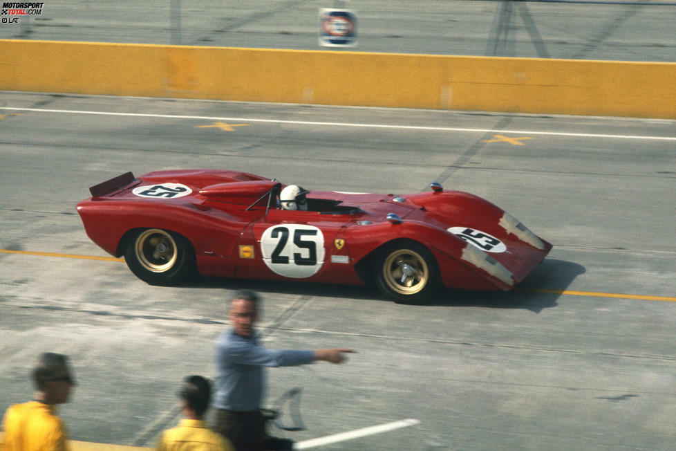 Ferrari! Die Italiener dürfen auf eine sehr erfolgreiche Tradition in Sebring zurückblicken. In den Anfangsjahren des Rennens in Florida spielten die roten Renner immer eine wichtige Rolle im Kampf um den Gesamtsieg. In die Ruhmeshalle kam man 2004.