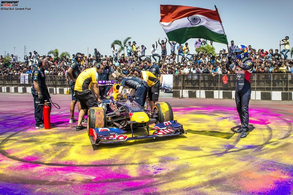 2015 brachte Red Bull in Hyderabad Farbe ins Spiel: Eine bessere bildliche Metapher für die Kultur des indischen Subkontinents hätte David Coulthard gar nicht erschaffen können.