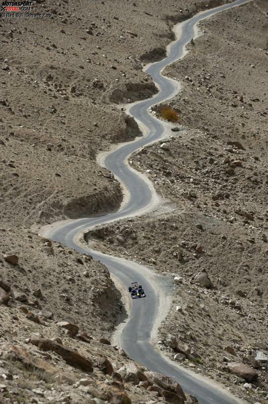 Ein Paradies für Freude, wo Autos erst spät Einzug in den Alltag fanden: Der Khardung-Lah-Pass im indischen Leh war für Red Bull 2011 eine Reise wert.