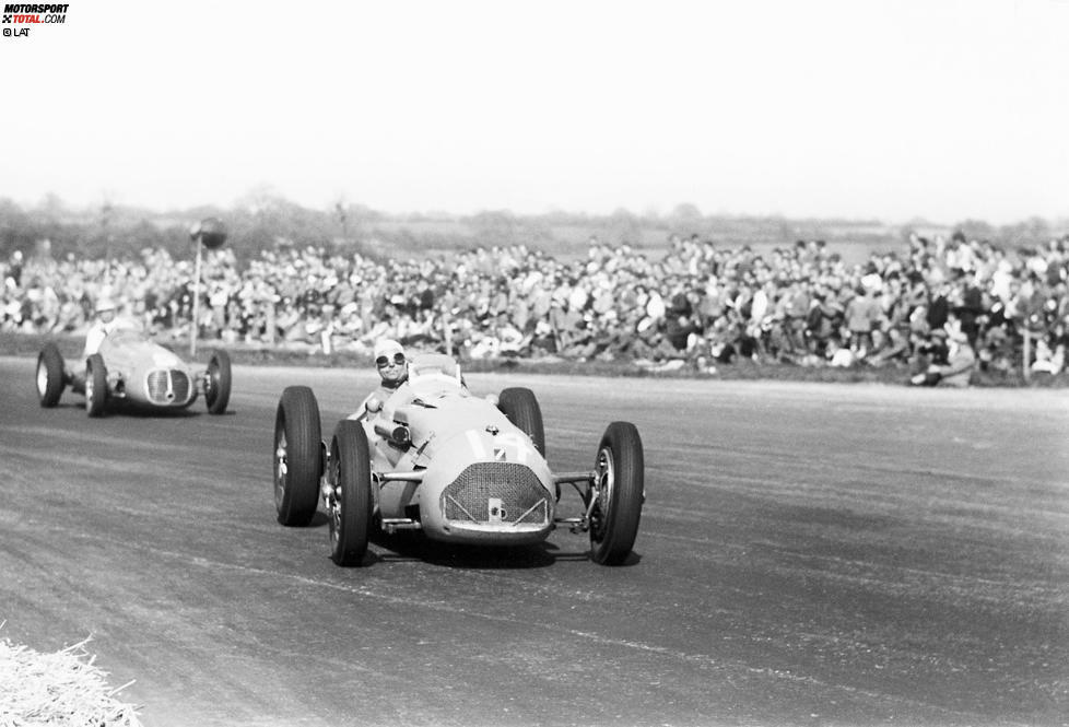 Ihr Debüt feierte auch die Strecke schon 1950. Damals musste sich der Royal Automobile Club das Armee-Flugfeld von der Royal Air Force pachten, um Autos über Start- und Landebahnen fahren zu lassen - nachdem ein Jahr zuvor noch Amateure gewütet, ein Schaf zu Tode gefahren und dem Rennen den Spitznamen 