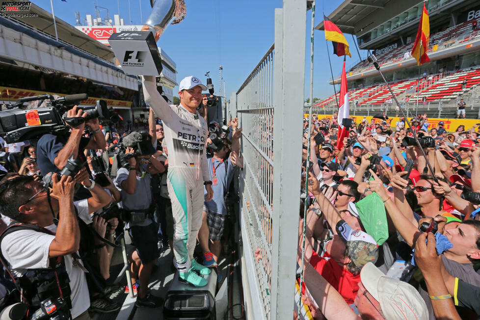 In der Wertung der deutschen Piloten schafft es Nico Rosberg deutlich auf den ersten Platz. Der Mercedes-Pilot kann online auf insgesamt 2,8 Millionen Anhänger zählen, was den vierten Gesamtrang bedeutet. Bei Facebook (1,2 Millionen Likes) und Instagram (470.000 Abonnenten) schafft er jeweils sogar Platz 3.