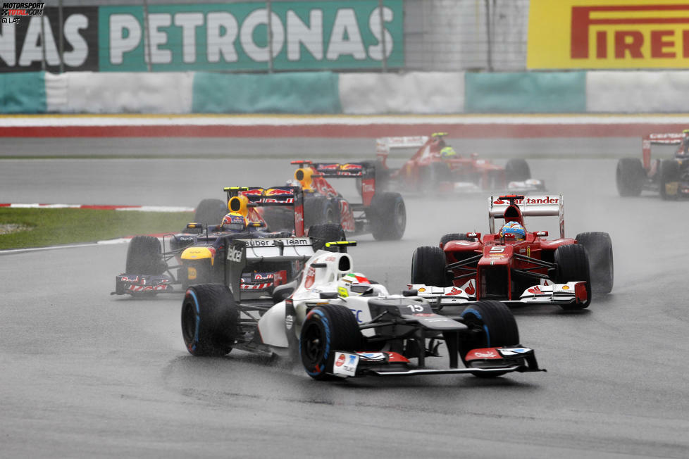 Der Mexikaner kommt 2011 mit Sauber in die Formel 1 und ist in Sepang 2012 bereits dicht an seinem ersten Sieg dran. Bei schwierigen Bedingungen muss er sich nur Fernando Alonso im Ferrari geschlagen geben. Zwei weitere Male steht er für Sauber auf dem Podest, später für Force India sogar viermal. Für einen Sieg reicht es nie.