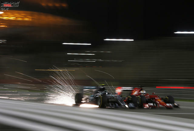 Hier werden Träume aus Tausendundeiner Nacht wahr  - im wahrsten Sinne des Wortes: In Bahrain findet seit 2004 nicht nur das erste Formel-1-Gastspiel im Nahen Osten statt, sondern seit dem zehnjährigen Jubiläum des Grand Prix' das dritte Flutlicht-Rennen. Energie im Überfluss sei Dank.