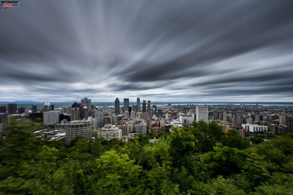 Das als riesengroße Motorsport-Party bekannte Rennen findet im Herzen der 1,7-Millionen-Einwohner-Metropole Montreal statt. Sie liegt im Südwesten der französischssprachigen Provinz Quebec, und zwar auf einer Halbinsel zwischen dem Sankt-Lorenz-Strom und dem Fluss Ottawa. Die USA sind nur 50 Kilometer entfernt.