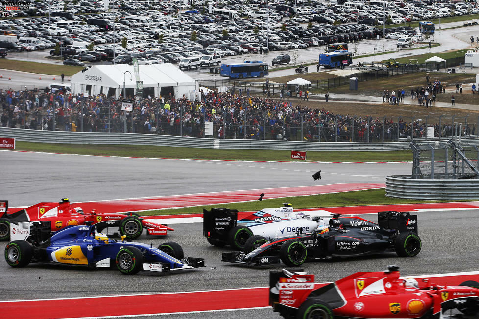 Willkommen in Austin! Seit 2012 hat die Formel 1 wieder ein Rennen in den USA, und der neue Circuit of The Americas (CoTA) kommt bei Fahrern und Fans gut an. Wir schauen uns die 5,513 Kilometer lange Strecke einmal etwas genauer an - und beginnen dabei mit dem ersten Highlight unmittelbar nach dem Start...