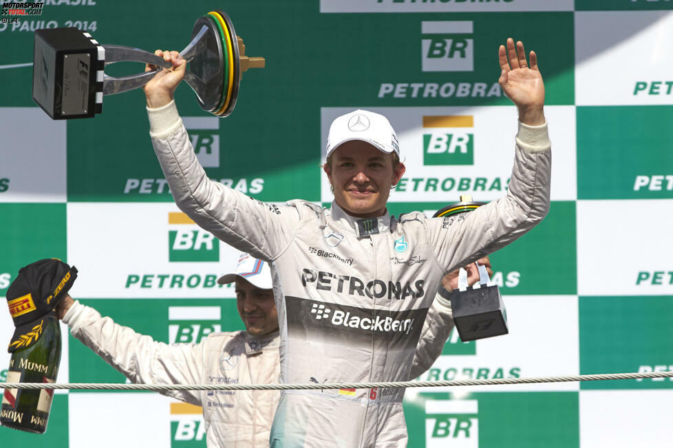 Tatsächlich wurden in der Vergangenheit in Interlagos bereits mehrere Piloten zum Weltmeister gekrönt. Mit Nico Rosberg könnte in diesem Jahr ein weiterer hinzukommen. Bei einem Sieg wäre der Mercedes-Pilot bereits ein Rennen vor Saisonende Weltmeister - und nach seinen Siegen 2014 und 2015 ist er sogar der Favorit!