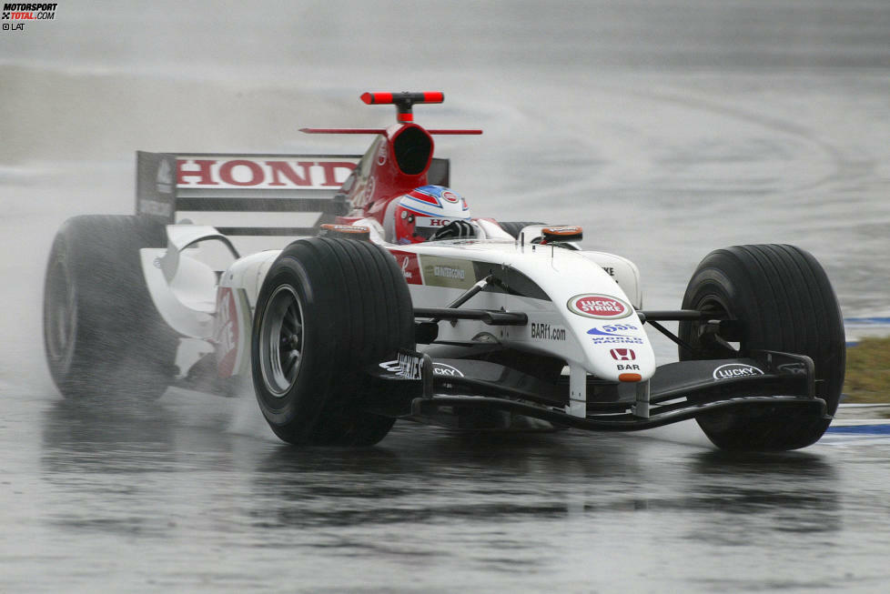 In der Renault-World-Series und der GP2 war der pfeilschnelle Carroll meist nur als Lückenfüller unterwegs, hatte seine Teamkollegen jedoch oftmals sicher im Griff. 2005 durfte er immerhin für BAR ein Formel-1-Auto testen. Seinen größten Erfolg hatte er beim Gewinn der A1GP-Serie 2008/2009. Aktuell fährt der Brite in der Britischen GT.