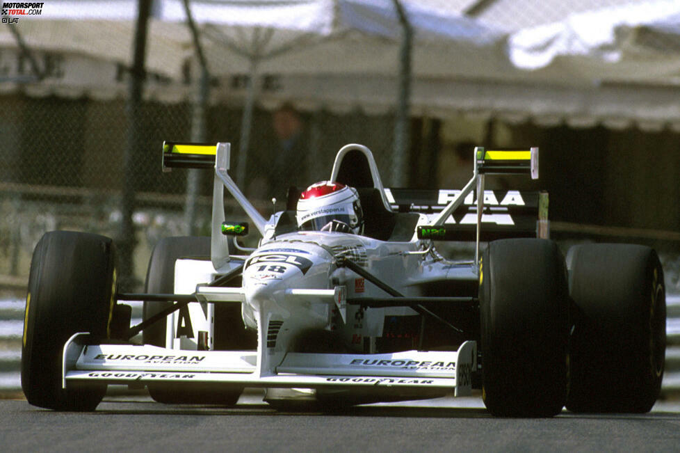 Formel-1-Technik im Jahr 1997: X-Wings am Tyrrell, ein Frontflügel so eben wie ein Brett. Heute ist vieles komplexer. Das wird beim folgenden Blick auf die Monaco-Updates klar.