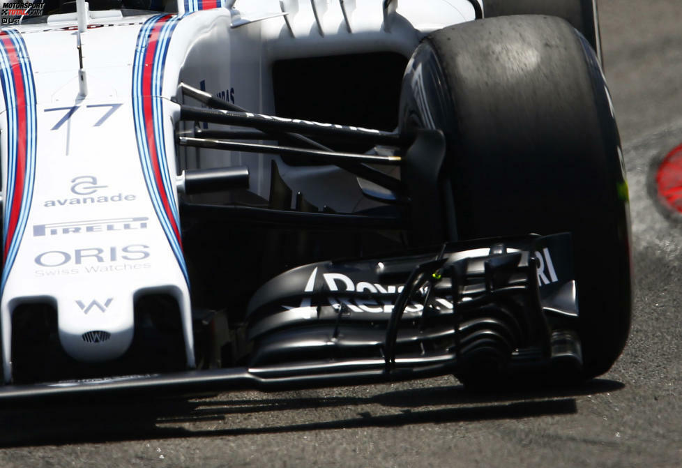 Williams feilt nach dem Entwicklungsstopp des FW38 noch an Details: Ein gezackter Abschnitt an der oberen, äußersten Partie des Frontflügels soll bewirken, dass der Luftstrom auf der Unterseite solange kanalisiert wird. Solange, bis er den Punkt erreicht, an dem er sich aerodynamisch möglichst vorteilhaft trennen darf.