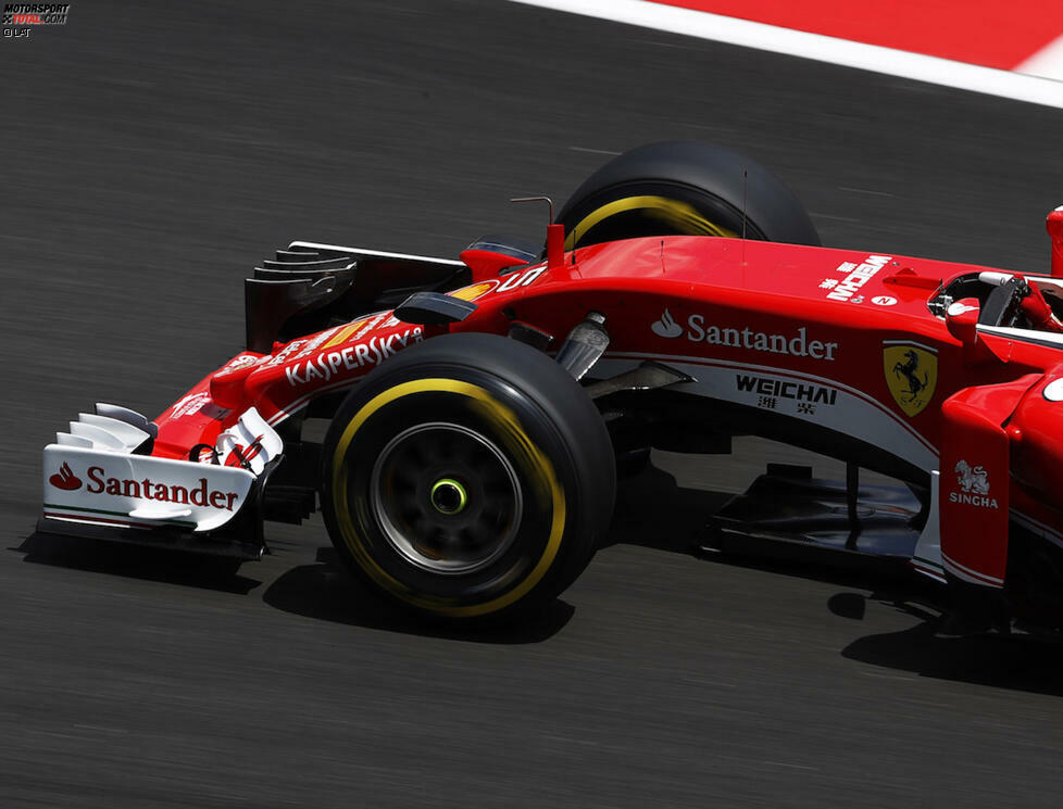 Ferrari findet nach dem Abgang des Technikchefs James Allison mit dreigeteilten Luftleitblechen unter der Vorderradaufhängung und einem sogenannten 
