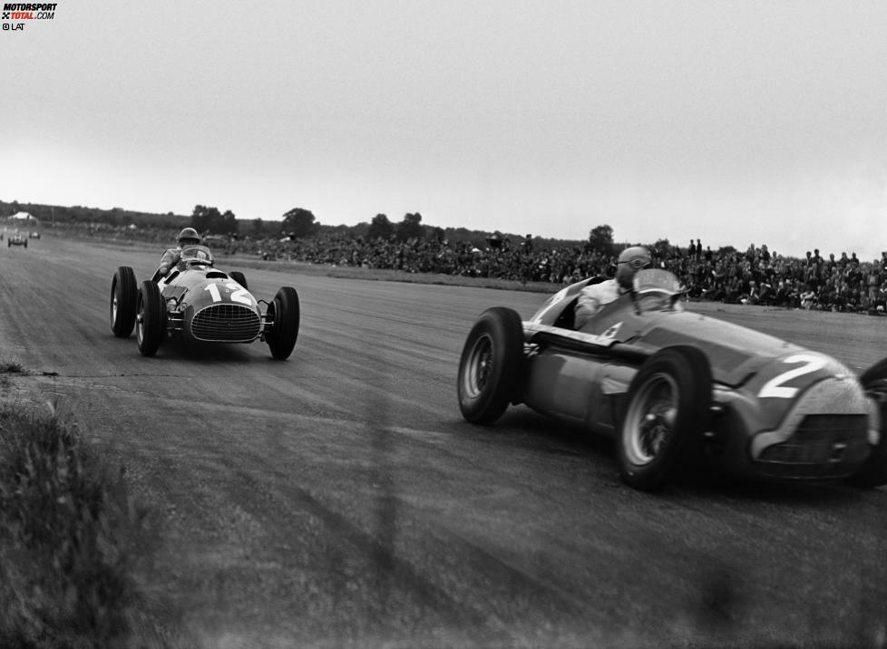 Silverstone (Großbritannien) 1951: Jose Froilan Gonzales feiert den ersten Sieg mit einem nicht aufgeladenen V12-Motor von Ferrari.