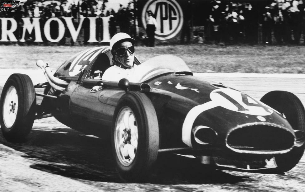 Buenos Aires (Argentinien) 1958: Stirling Moss feiert mit eben jenem Cooper T43 den ersten Sieg mit Heck-Mittelmotor. Es ist außerdem der erste Sieg eines Privatiers.