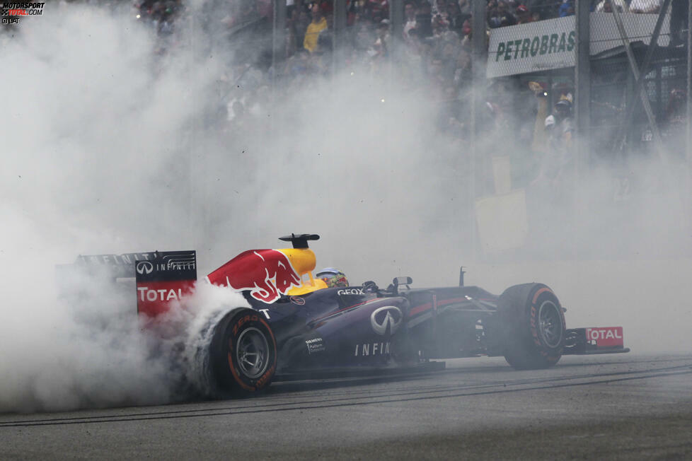 Sao Paulo (Brasilien) 2013: Sebastian Vettel schickt die Saugmotor-Technologie mit seinem vierten WM-Titel frühzeitig in Rente.