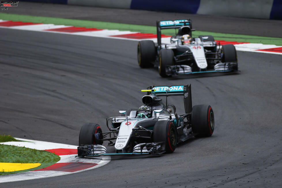 In Spielberg geht der Mercedes-Faustkampf in die nächste Runde. Rosberg startet wegen eines Getriebewechsels nur als Sechster, hat aber bei der Strategie Glück und führt das Rennen an. Da er in der Endphase unter Bremsproblemen leidet und einen Fahrfehler macht, startet Hamilton in der letzten Runde die Attacke. Rosberg kontert...