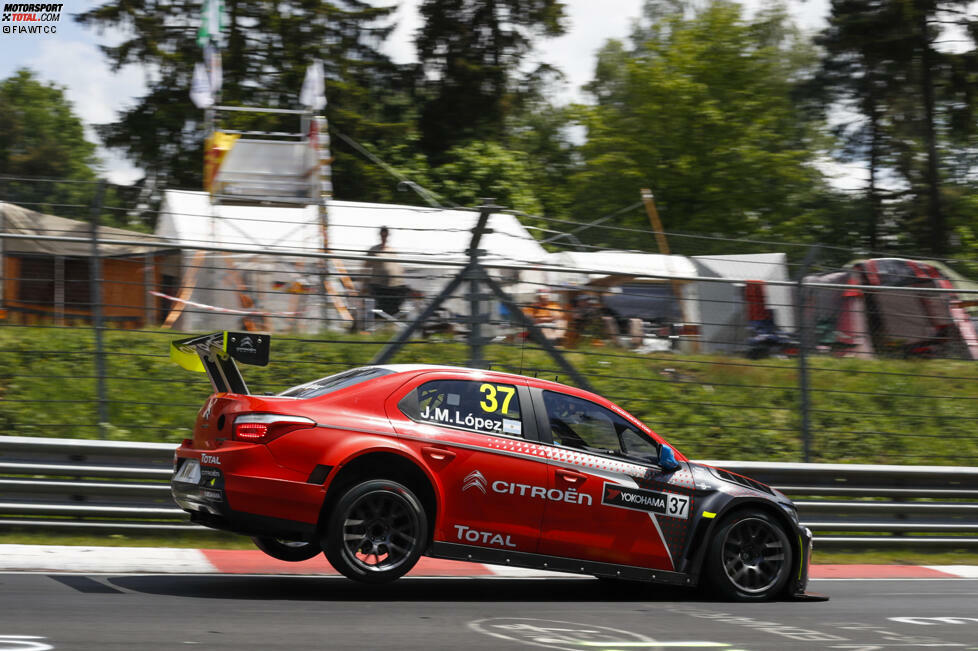 Platz 6: Nordschleife - Auch im zweiten Jahr sind die Rennen auf der Nürburgring-Nordschleife der Höhepunkt der WTCC-Saison. Neben den spektakulären Bildern sorgen in diesem Jahr einige dramatische, aber zum Glück glimpflich endende Unfälle für zusätzliches Spektakel. WTCC und Nordschleife: Das passt!