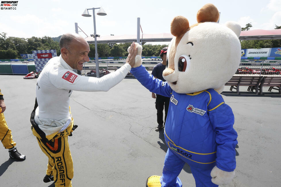 Platz 4: Gabriele Tarquini - 54 und kein bisschen langsam. Mit zwei Rennsiegen wird das WTCC-Urgestein in dieser Saison für die Aufbauarbeit bei Lada belohnt. Es wäre wirklich schade, wenn ein solch schneller Fahrer im nächsten Jahr zuschauen müsste.