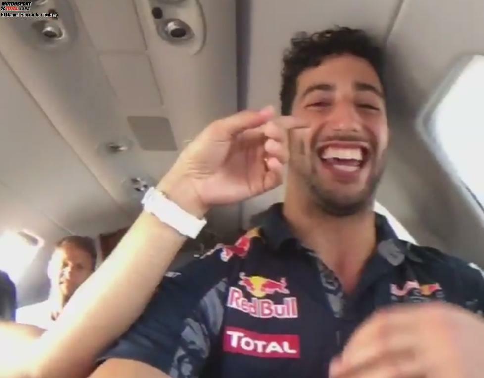 Heimreise nach Monaco im Privatjet mit den Formel-1-Stars: Der drittplatzierte Daniel Ricciardo will eigentlich nur seinen Twitter-Followern vom Rennen erzählen, wird dabei aber nicht in Ruhe gelassen. Felipe Massa greift ständig ins Bild, Jenson Button nervt dahinter mit Musik aus dem Handy.