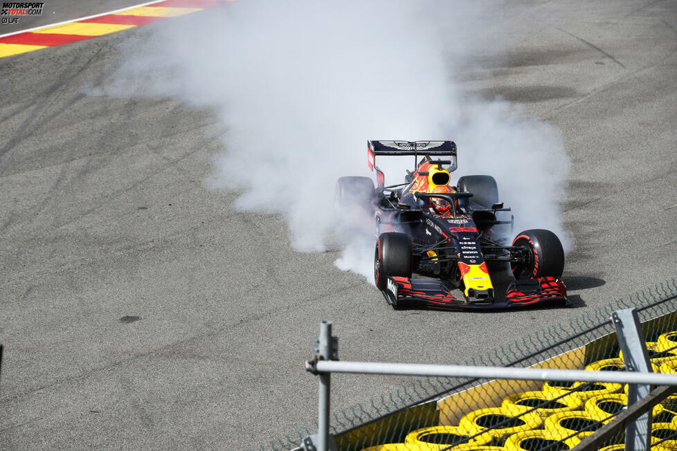 Nach einer Kollision mit Kimi Räikkönen kracht er in Eau Rouge in die Reifenstapel. Auch in Japan muss er einen Ausfall verzeichnen, in der zweiten Saisonhälfte läuft es nicht mehr so rund.