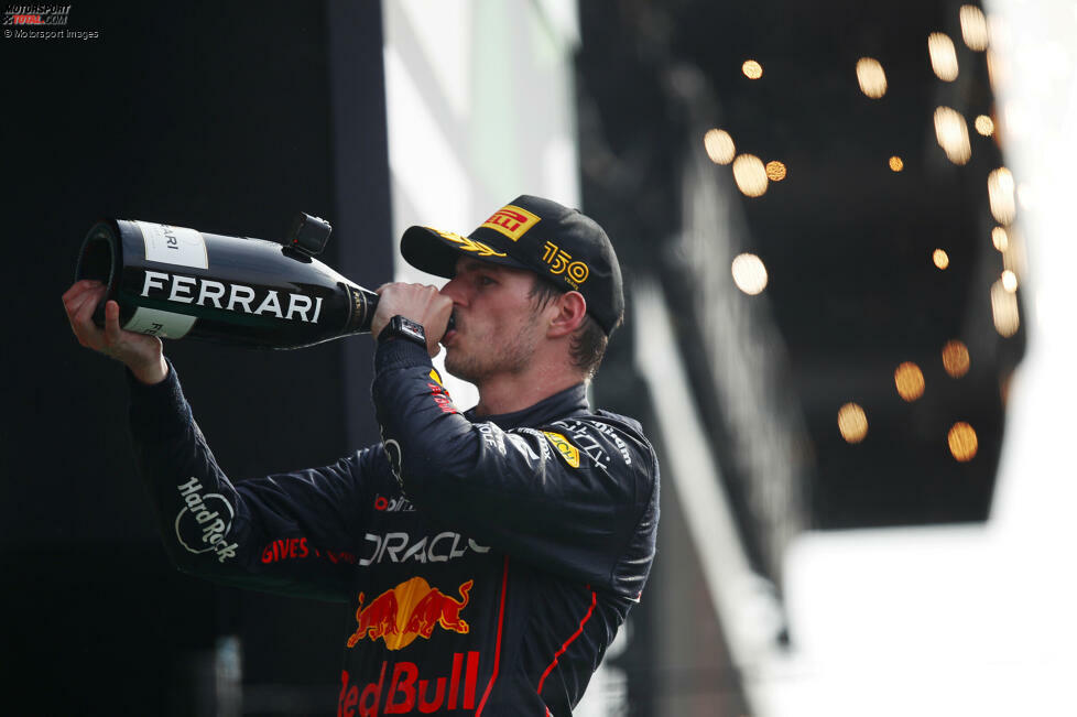 Deutlich weniger Drama ein Jahr später: Verstappen fährt seine bis dahin beste Saison und sorgt mit elf Siegen in den ersten 16 Rennen früh für klare Verhältnisse. Den Titel gewinnt er bereits vier Rennen vor Schluss in Japan. Schneller schafften das zuvor nur Nigel Mansell (1992) und Michael Schumacher (2002)!