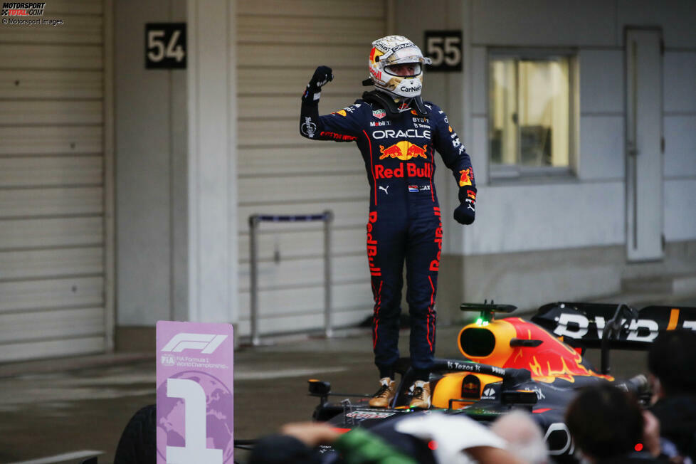 Im Alter von gerade einmal 25 Jahren krönt sich Max Verstappen beim Großen Preis von Japan 2022 zum zweiten Mal zum Formel-1-Weltmeister! Wir schauen in unserer Fotostrecke auf seine Karriere, in der bereits früh absehbar ist, dass hier ein kommender Champion die Bühne betreten hat ...