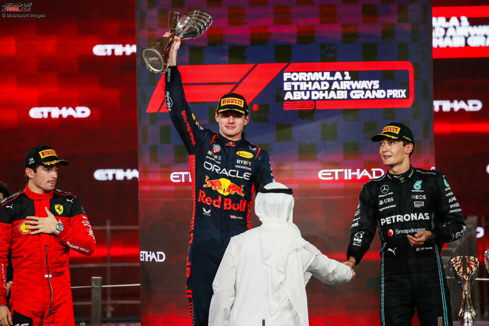 Insgesamt steht Verstappen am Ende der Saison 2023 im Alter von gerade einmal 26 Jahren bereits bei 54 Formel-1-Siegen - und damit hinter Lewis Hamilton (103 Siege) und Michael Schumacher (91) schon auf Platz drei in der ewigen Bestenliste!