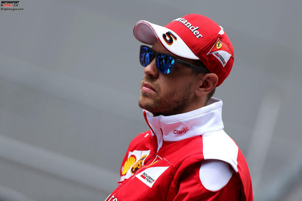 Im Funk schäumte Vettel schon, als er gerade in die Reifenstapel gekracht war: 
