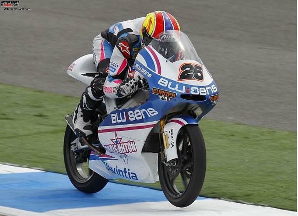 2011 debütiert Vinales in der 125er-Klasse und schlägt sofort wie eine Bombe ein. Er gewinnt in Le Mans seinen vierten Grand Prix. Zum damaligen Zeitpunkt ist Vinales mit 16 Jahren und 123 Tagen der drittjüngste Sieger hinter Scott Redding und Marco Melandri.